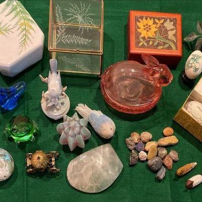https://www.ebay.com/itm/115942028530 CV1049 LOT OF MISC DECORATIVE COLLECTIBLES ROCKS, TRINKETS AND BOXES 36 PCS