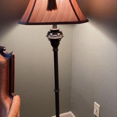 https://www.ebay.com/itm/126133956553 CV1021 DARK METAL FLOOR LAMP WITH CREAM SHADE