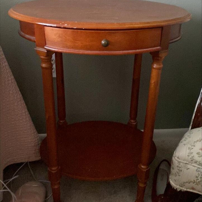 https://www.ebay.com/itm/126133956187 CV1022 ROUND END SIDE TABLE WITH SINGLE DRAWER