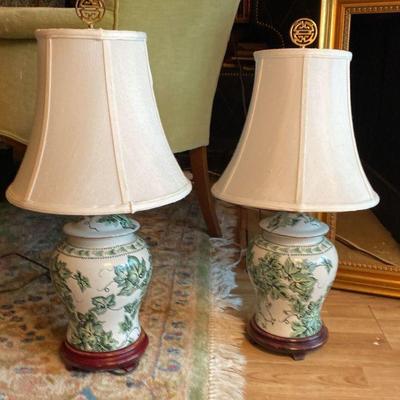 https://www.ebay.com/itm/126133964406 CV1009 PAIR OF CERAMIC LAMPS WITH IVY PLANT DESIGN
