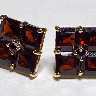 https://www.ebay.com/itm/115947716213 CV1142 14 K GOLD SQUARE STUD GEM EARRINGS