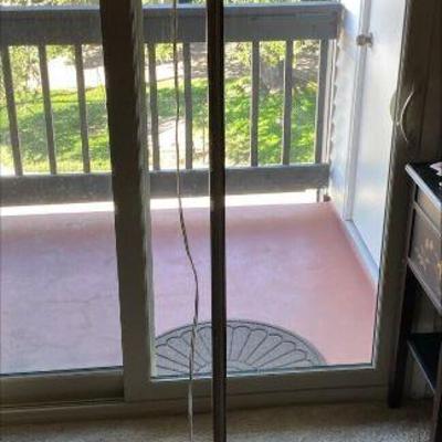 https://www.ebay.com/itm/126144276751 CV1067 FROSTED GLASS AND METAL FLOOR LAMP