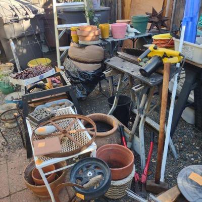 garden decor, rusty metal, pots