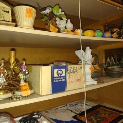 miscellaneouse lighting items and small antique decors