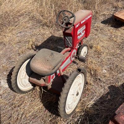 Int'l Pedal Tractor