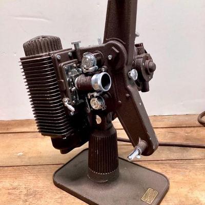 JURC924 Vintage Revere 8MM Projector	Vintage 1940's Model 80 standard 8MM movie projector manufactured by Revere Camera Company,...