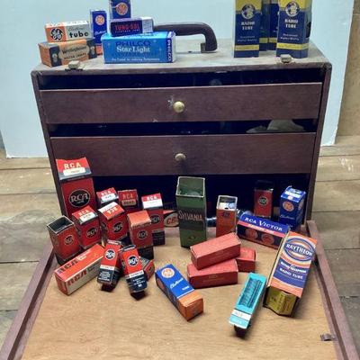 JUCR910 Box Full Of Radio & Electronic Tubes	Large wooden handled box of various sized radio & electronic tubes by RCA, GE,...