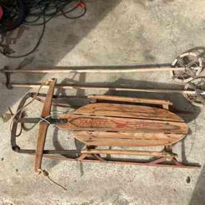 JUCR809 Vintage Yankee Clipper Sled	Vintage Yankee Clipper sled with two vintage bamboo ski poles. Origami rope not in one piece but wood...