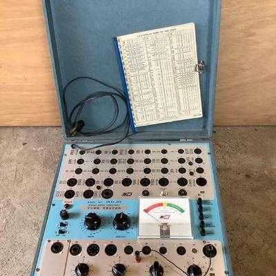 JUCR811 Dyna-Jet Tube Tester	Dyna-Jet tube tester from B&K. Used to check electron tubes/amplifier tubes for short circuits. Latches...