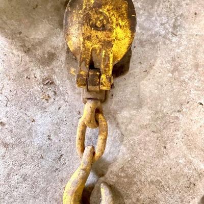 JUCR915 Big Heavy Metal Hook	Vintage yellow hook with pulley approximately 27.5' long. Â Heavy
