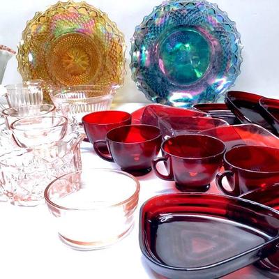 JUCR921 Vintage Glass Assortment	6 pieces depression glass, 2 Â Fenton ruffle vases, 2 carnival glass plates, 4 red cups with square...