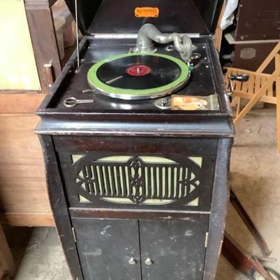 JUCR814 Masterpiece Phonograph With Record Cabinet	Masterpiece company standing phonograph. Not fully operational-great project piece....