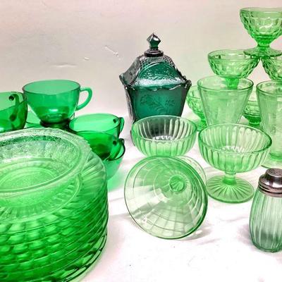 JUCR916 Vintage Green Depression & Uranium Glass	32 pieces of green glass.
