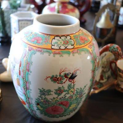 Gorgeous antique Chinese famille rose porcelain vase