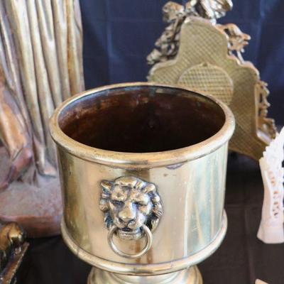 Antique Vincent Mfg Co. Brass Urn with Lion Head Handles 