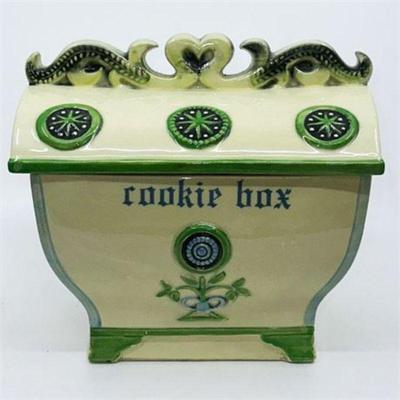 Lot 135 
McCoy Pottery USA Treasure Chest Ceramic Cookie Box