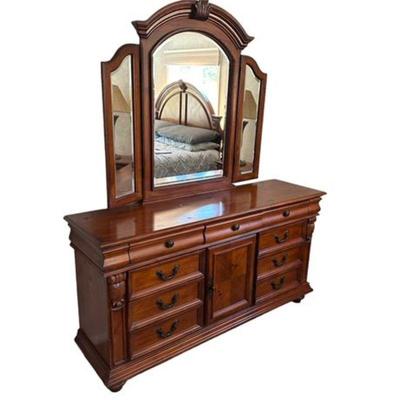Lot 014 
Contemporary Cherry Dresser with Tryptych Mirror