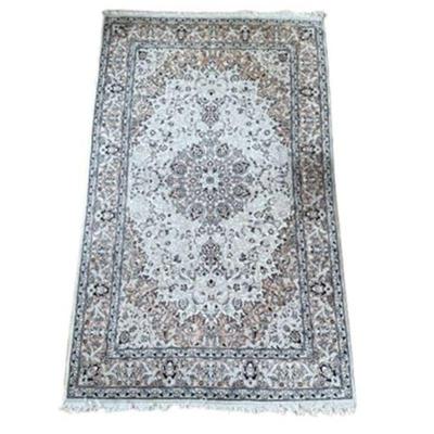 Lot 012.  
Persian Style Wool Area Rug