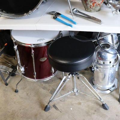 Drum stools and stands