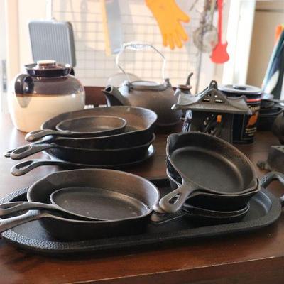 Full kitchen, including many cast iron pans