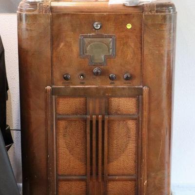 Antique RC Victor Radio Cabinet