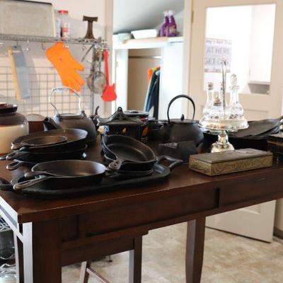 Full kitchen, including many cast iron pans