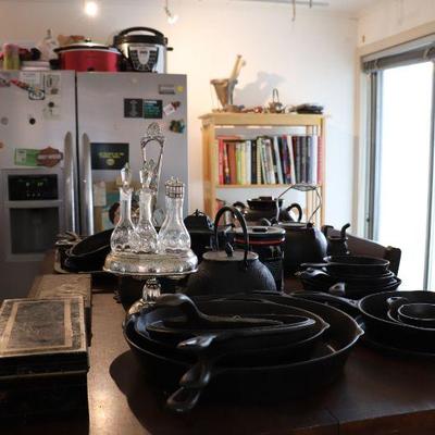 Full kitchen, including many cast iron pans