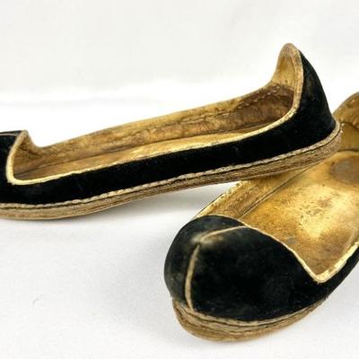 #25 â€¢ Antique Korean Mens' Black Velvet Heukhye Shoes
