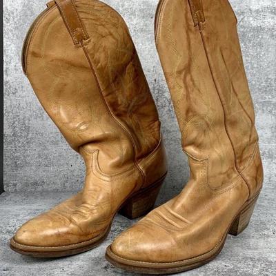 #53 â€¢ Vintage Caramel Cowboy Boots Made in the U.S.A - Mens Size 9
