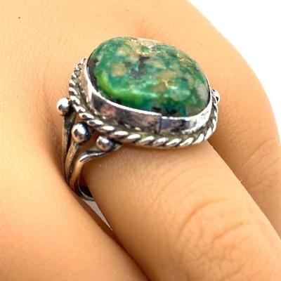 #27 â€¢ Sterling Silver Cyan Stone Ring - Size 8 1/4
#27 â€¢ Sterling Silver Cyan Stone Ring - Size 8 1/4
