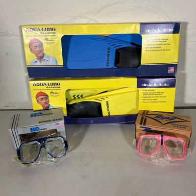 JACQUES COUSTEAU FLIPPERS & MORE | Diving lot includes: (2) Aqua-Lung U S Divers Jacques Cousteau Flippers in Medium both with original...