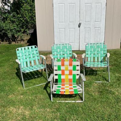 (4PC) VINTAGE ALUMINIUM LAWN CHAIRS | Four vintage aluminium folding lawn chairs. Three aluminium lawn chairs with plastic arms, green...