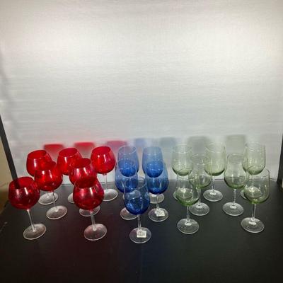 (19PC) GREENBRIAR INTERNATIONAL WINE GLASSES | Coloured Wine Glasses by Greenbriar International including: (7) Red Balloon Wines 9â€....