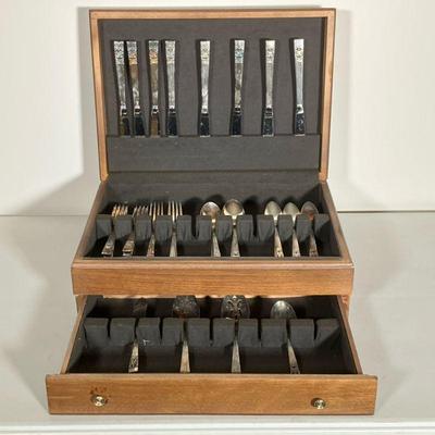 ONEIDA COMMUNITY CORONATION FLATWARE | Boxed Set of Oneida Coronation SP flatware. A total of 44 pieces including: (5) Dinner Forks. (6)...