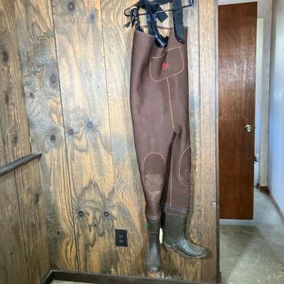 PRO LINE CHEST FISHING WADERS | Neoprene Waders in brown, size 8/M.
