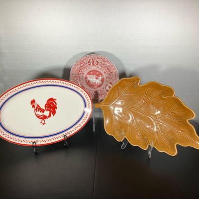 (3PC) WILLIAMS-SONOMA, POTTERY BARN & SPODE | Holiday Serving Pieces Lot includes: (1) Williams-Sonoma Porcelain Rooster Platter...