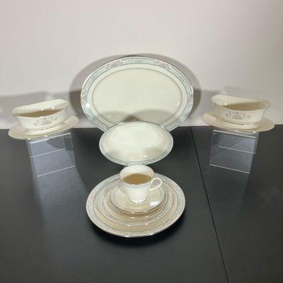 (94PC) LENOX CHARLESTON DINNERWARE SERVICE FOR EIGHTEEN | Cosmopolitan Collection by Lenox in the Charleston pattern, made in USA,...