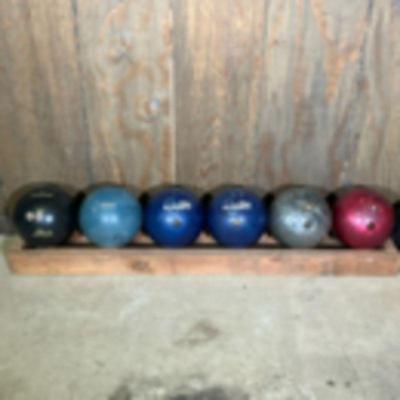 (13PC) VINTAGE BOWLING BALLS BRUNSWICK & COLUMBIA | Vintage Bowling Balls including: (2) Brunswick High Intensity in blue. (1) AMF...