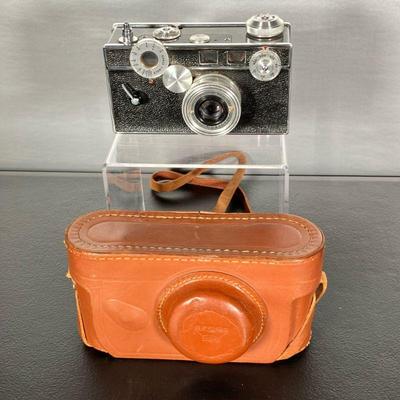 ARGUS C3 W/50MM LENS | The Classic â€œBrickâ€ C3 with f/3.5 50 mm lens and leather case. Pre-War Model, Serial # 250699, 1941. - l. 5 x...