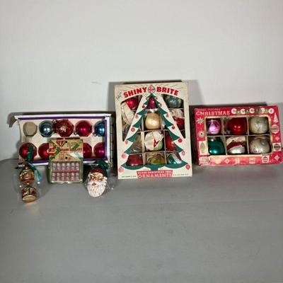 SHINY BRIGHT CHRISTMAS ORNAMENTS | Three boxes of Vintage Christmas Ornaments. â€œShiny Brightâ€( 