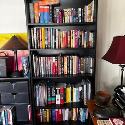 bookshelves and books 