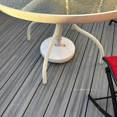 outdoor table with umbrella 