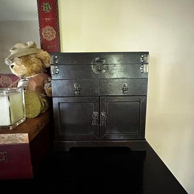 Table top jewelry case 