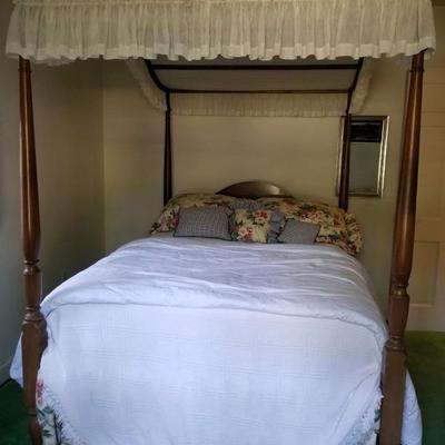 Moser full-size canopy bed