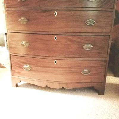 Early 19th century bow front chest of drawers/inlaid â€œkiteâ€ escutcheons