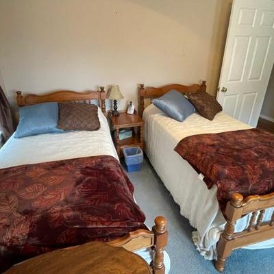 Twin beds w/like new mattress & box springs sets