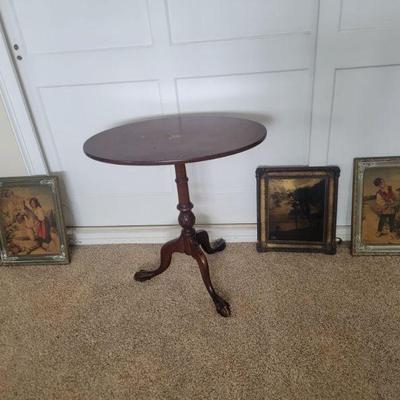 Vintage oval wood inlay side table
21x16 