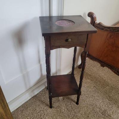 Vintage side table
10.5x10x25