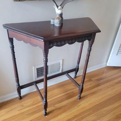 Antique entry table
32x14x32