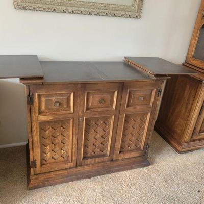 JASPER CABINET CO. dry bar with flip top extensions.
40x20x34